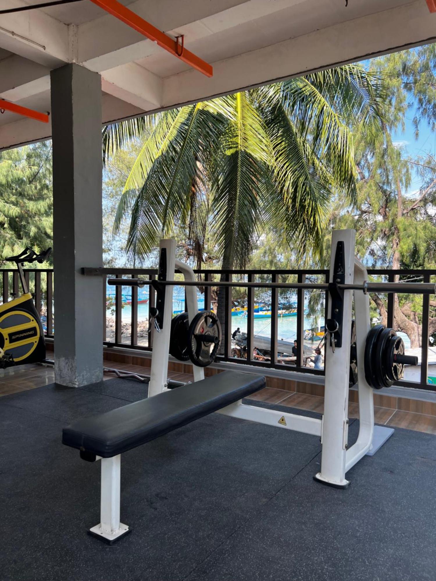 Tropica Gili Total Body Fit - Free Access Gym And Coworking Space Gili Trawangan Exterior foto
